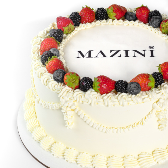 Торт під крем чізом з ягідним декором Торт під крем чізом з ягідним декором