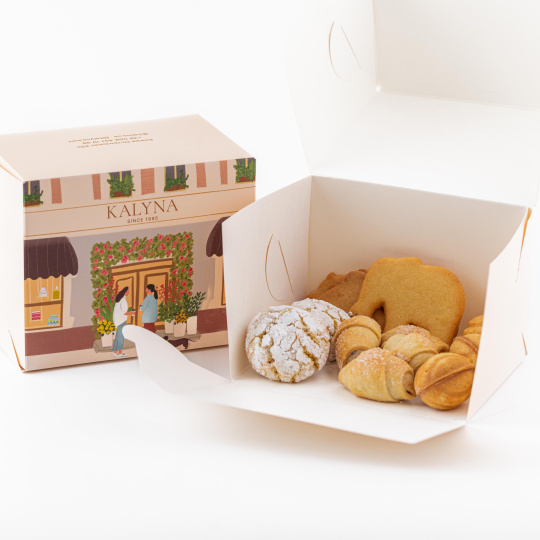 Ассорти печень, рогаликов и орешков