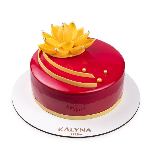 Мусовий торт на День народження з шоколадною квіткою Мусовий торт на День народження з шоколадною квіткою