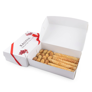 Горішки та трубочки зі згущеним молоком