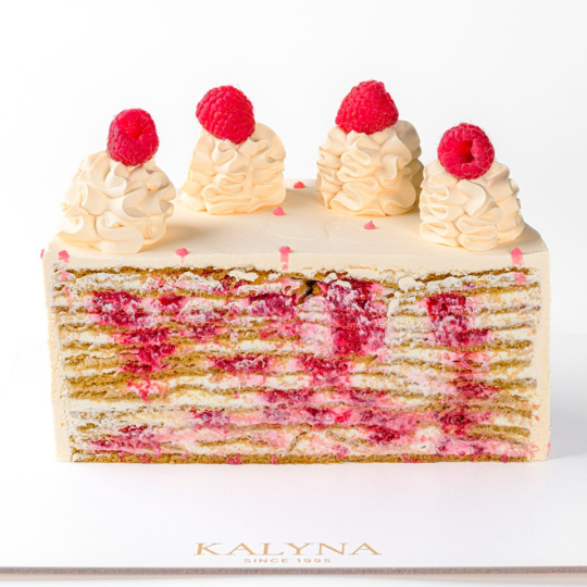 Медовик з малиною Медовик з малиною