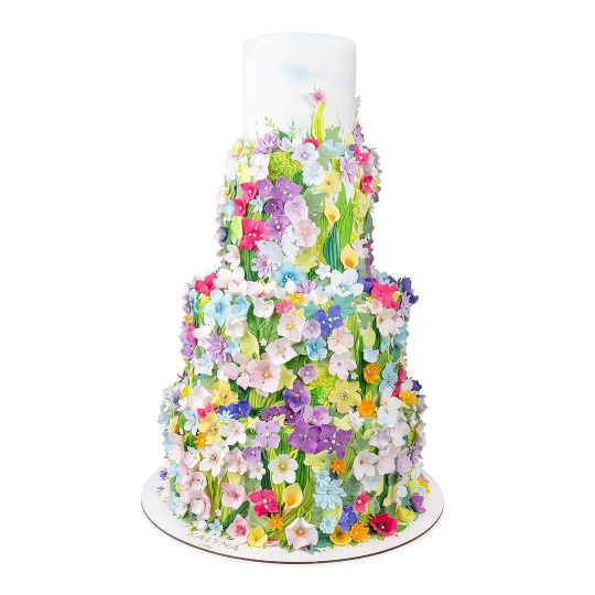 Весільний торт з квітами ручної роботи Весільний торт з квітами ручної роботи
