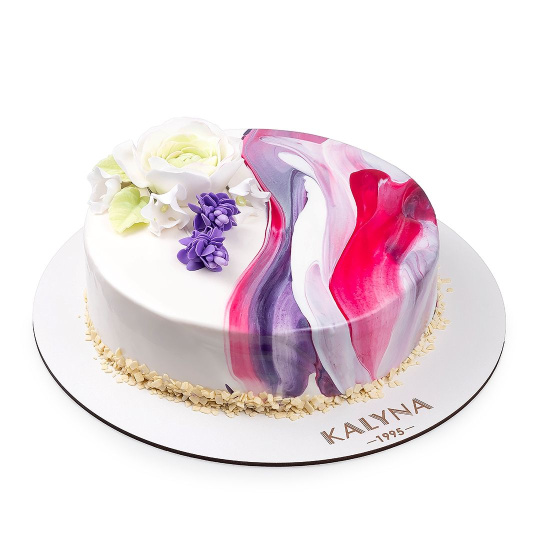 Торт із квітами із цукрової пасти